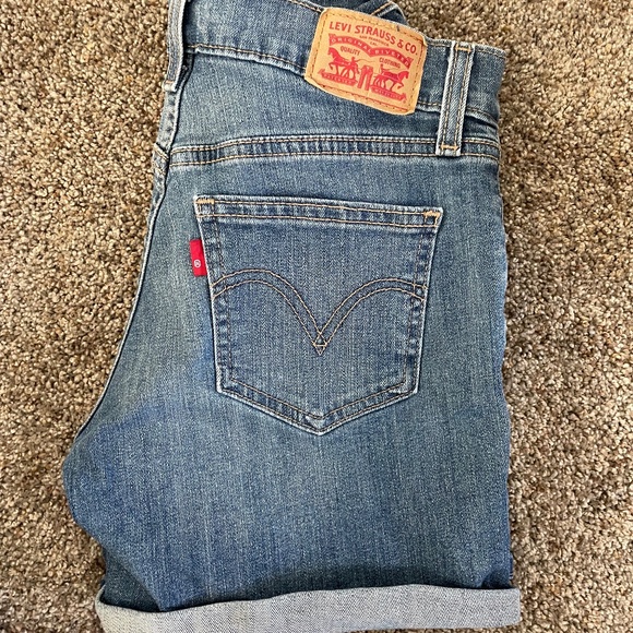Levi's Shorts - Picture 3 of 3